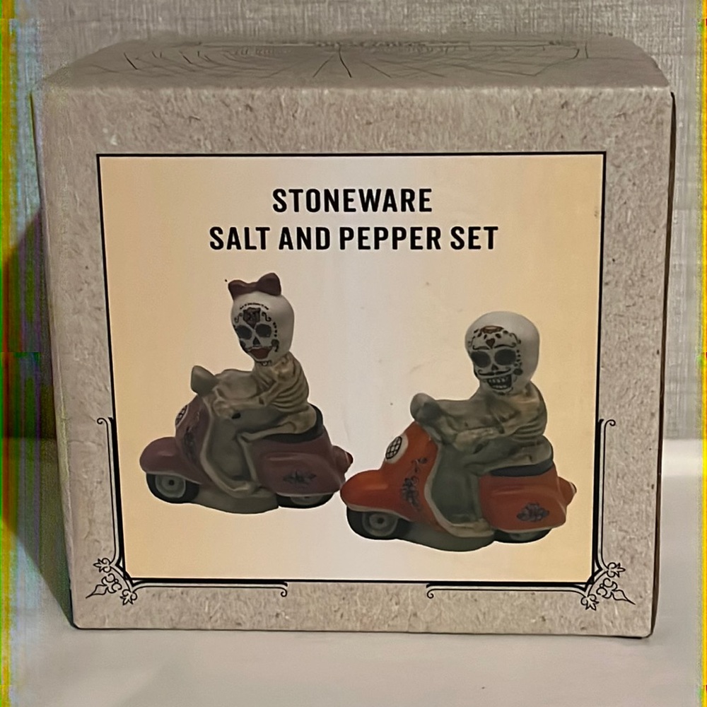 NIB Sugar Skull salt and pepper shakers